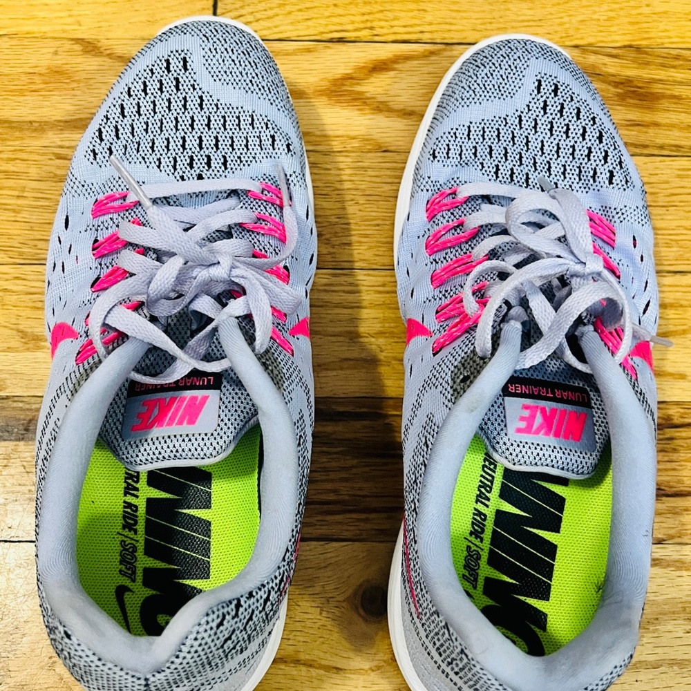Nike Women's Athletic Shoes in Gray and Pink